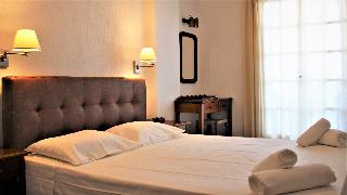 Artemis Hotel