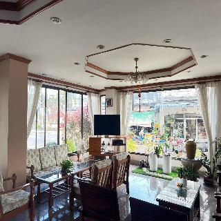 Ritzy House Hotel