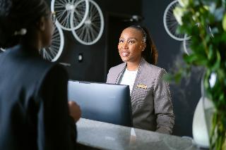 Q's Evander Hotel And Apartments
