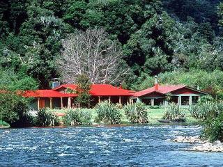 Wilderness Lodge - Lake Moeraki