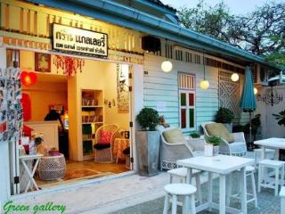 Green Gallery Bed  Breakfast