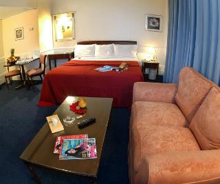 Takaya Suites Hotel