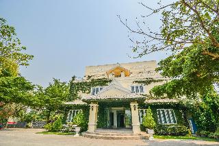 The Target Residence And Resort