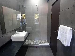 La Orchard Hotel